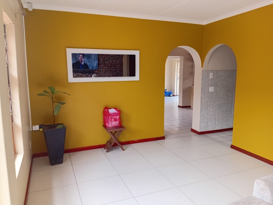 To Let 4 Bedroom Property for Rent in Bonza Bay Eastern Cape